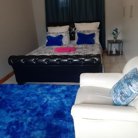 Ruros Guest House Kempton Park Eksteriør bilde
