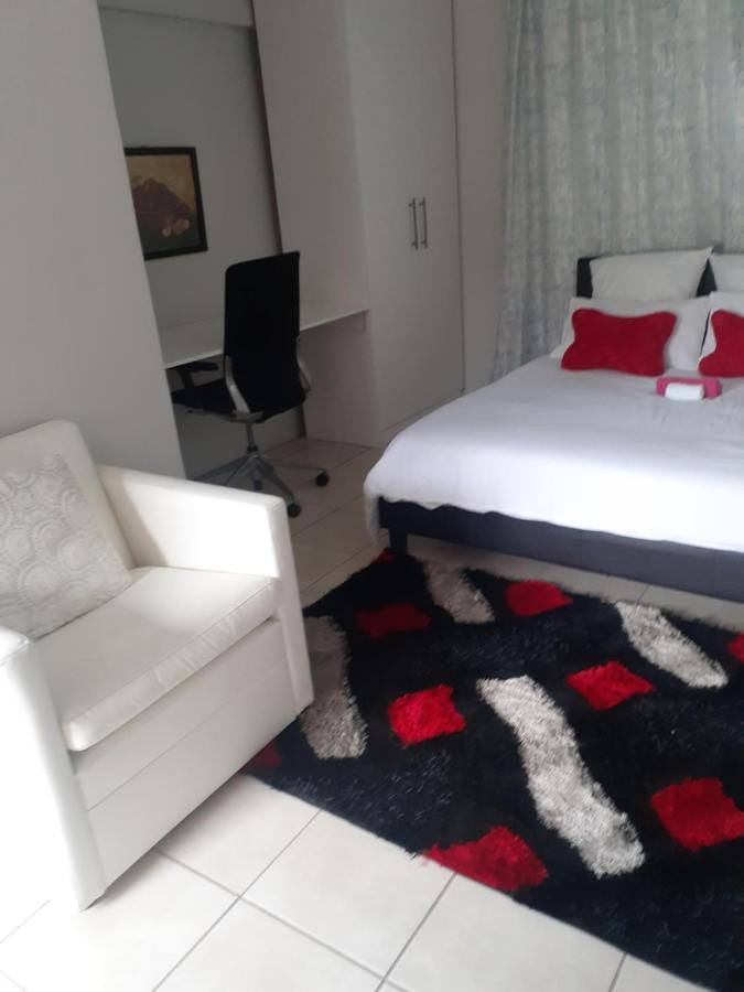 Ruros Guest House Kempton Park Eksteriør bilde