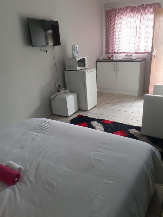 Ruros Guest House Kempton Park Eksteriør bilde